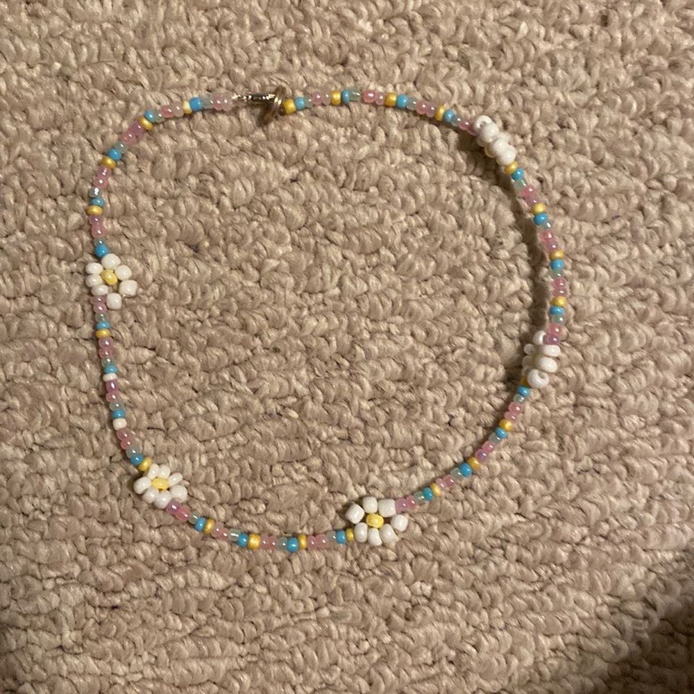 multi color necklace with daisy’s